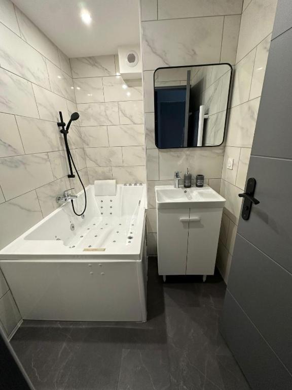 Studio Jaccuzzi A 2 Min Davignon Les Angles  Buitenkant foto